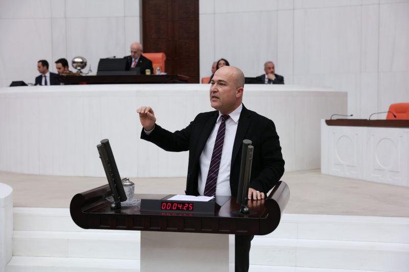 CHP’li Murat Bakan üniversiteli işçileri meclis gündemine getirdi