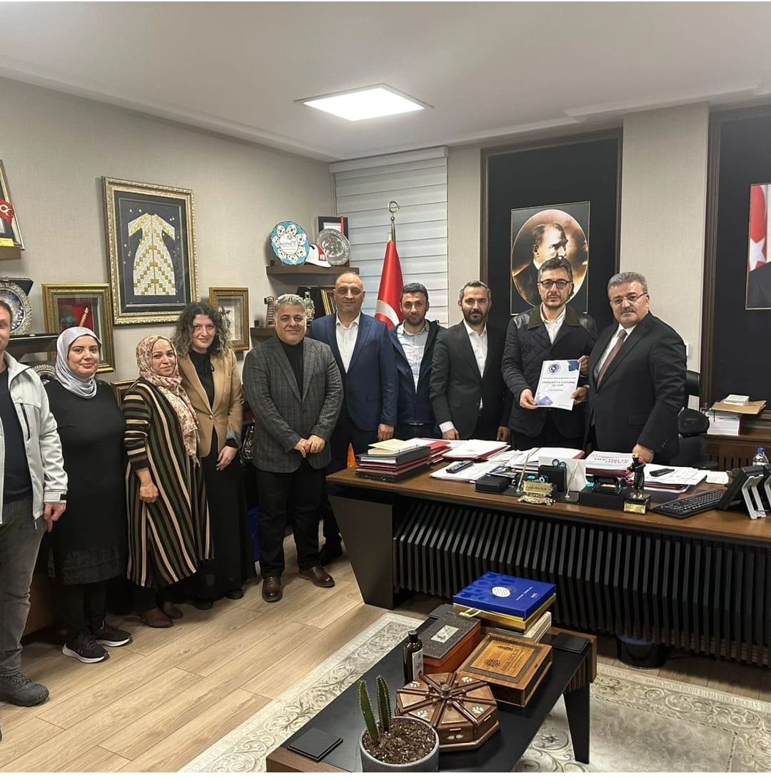 T.C. Çalışma ve Sosyal Güvenlik Bakan Yardımcısı Sayın Faruk Özçelik ve Ak Parti Sivil Toplum ve Halkla İlişkiler Başkan Yardımcısı Mücahit Yılmaz’a Üniversiteli İşçiler Derneği Yönetim Kurulu olarak misafir olduk.