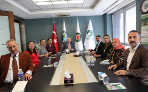 Derneğimiz Yönetim Kurulu üyelerinden Dilek Güngör Hanımefendi ve Kamu Çalışanları Platform Heyeti, Öz Orman-İş Sendika Başkanlığı’nda