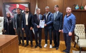 Üniversiteli İşçiler Derneği Yönetimi, Türkiye Kamu-Sen Genel Başkanı Sayın Önder Kahveci’yi ziyarette bulunarak taleplerimizi kendisine iletildi.
