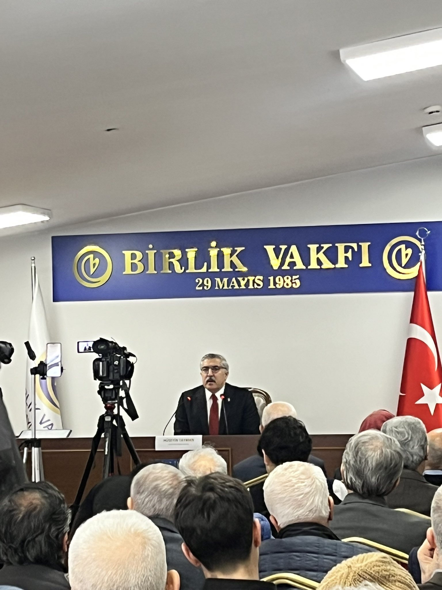 İstanbul’da Önemli Buluşma: Kamuda Çalışan Üniversiteli Kamu İşçilerinin Statü Değişikliği Talebi Güçlü Şekilde Gündeme Taşındı