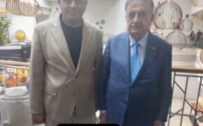 Kahramanmaraş Andırın İlçe Başkanımız ve Derneğimiz temsilcisi Mustafa Çoşkun, Adana il Temsilcimiz Süleyman Arslan Tarafından Adana AK Parti Akdeniz Bölge Toplantısı’nda Üniversiteli Kamu İşçilerinin Talepleri Hayati Yazıcı’ya Sunuldu
